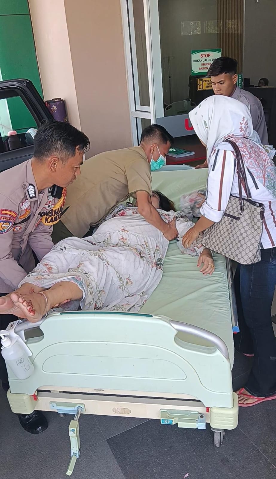 Bhabinkamtibmas Sigap Selamatkan Ibu Hamil 9 Bulan Korban Kecelakaan, Aksi Bripka Nasrul Jamil Viral di Media Sosial