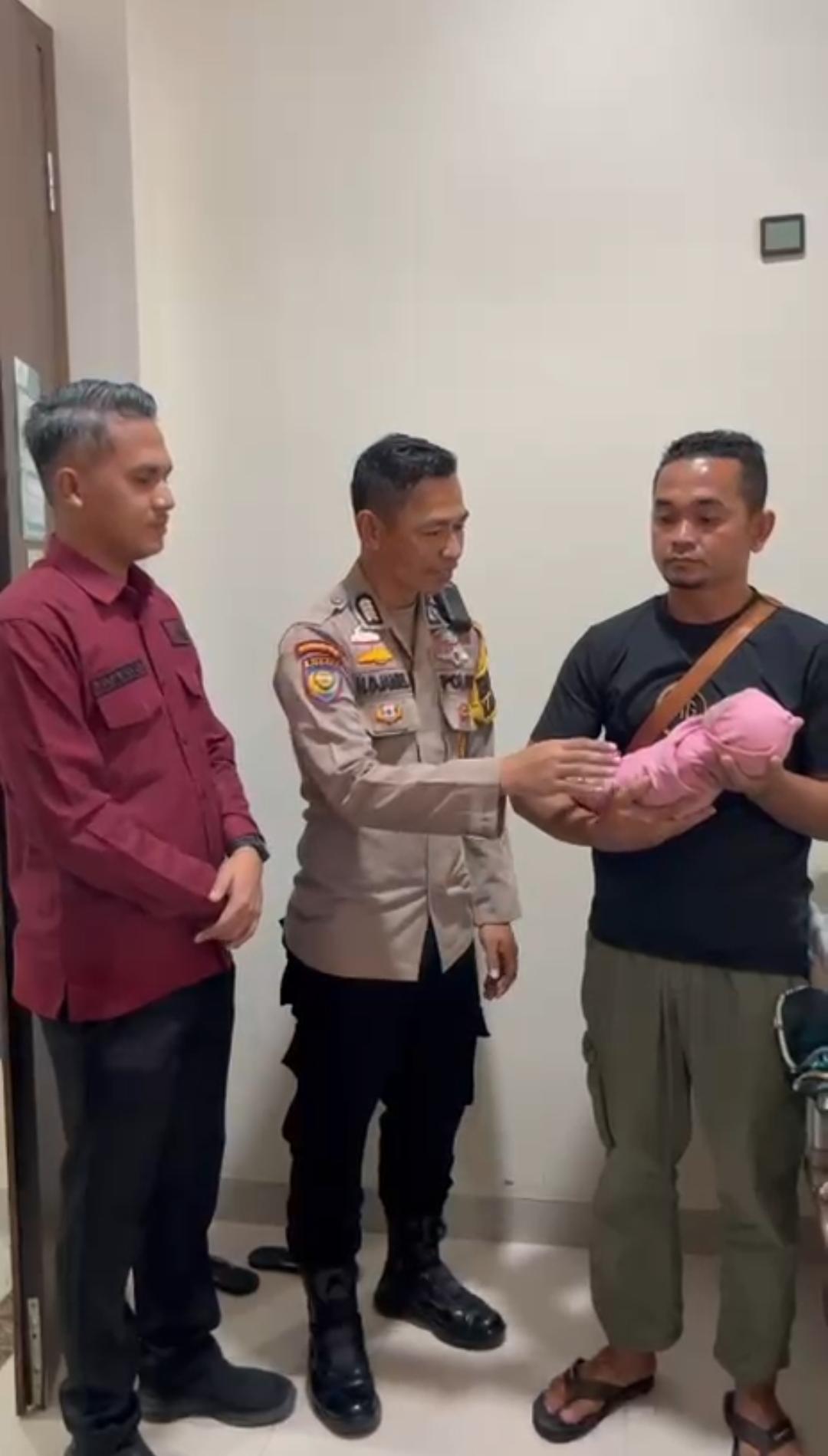 Pastikan Keselamatan Ibu Hamil Korban Kecelakaan yang Viral, Bripka Nasrul Jamil Kembali Datangi Rumah Sakit Jenguk Bayi yang Baru Lahir*