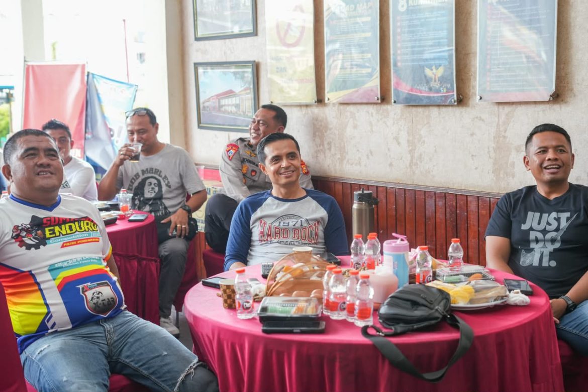 Kapolres Rohul Nobar Piala Dunia 2026 Bersama Warga Rambah dan Insan Pers, Pererat Kedekatan Polri dan Masyarakat*