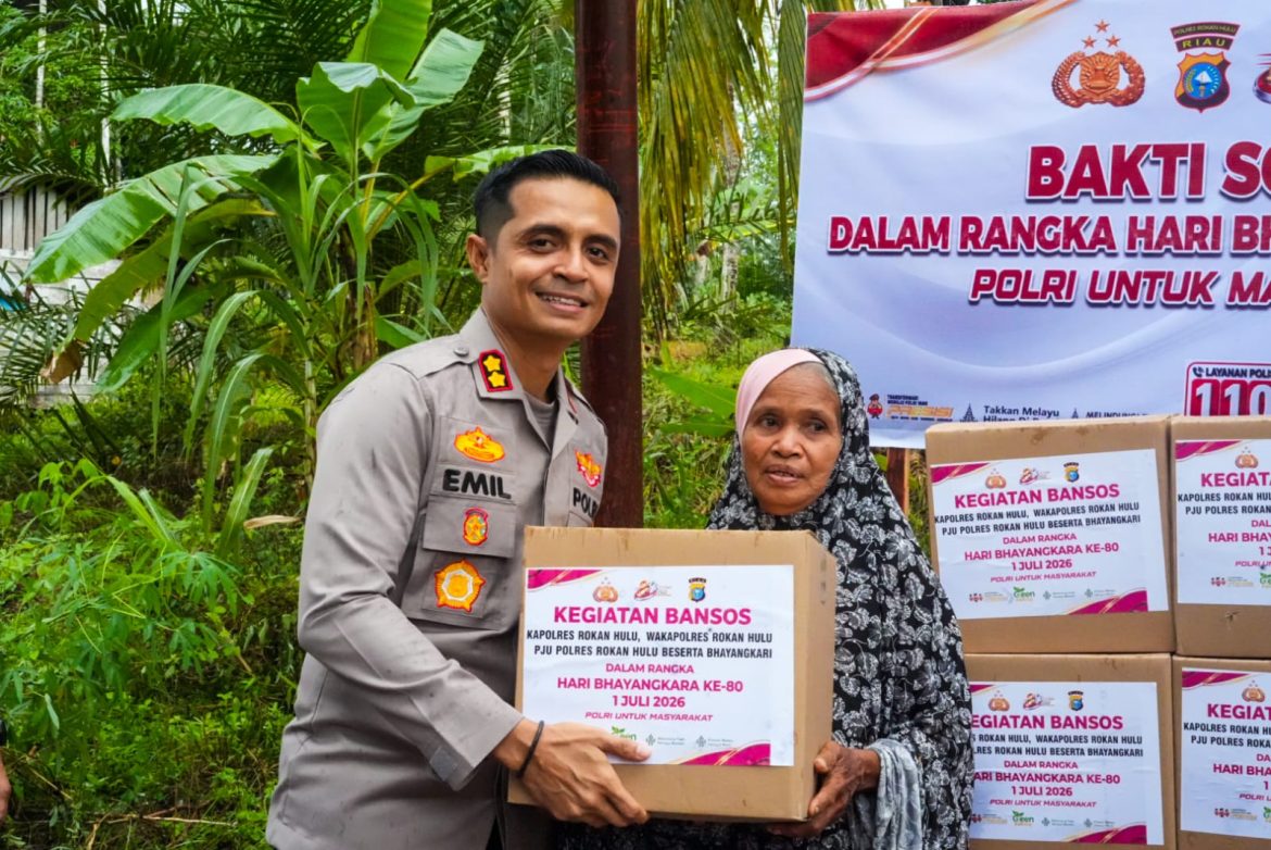Polres Rohul Bersama Baznas Rohul Bedah Rumah Warga dan Salurkan Bansos di Rambah Hilir