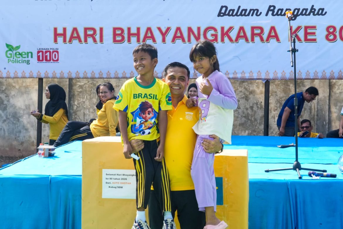 Momentum Hari Bhayangkara ke-80, Polres Rokan Hulu Gelar Olahraga Bersama Lintas Instansi dan Bakti Sosial untuk Masyarakat