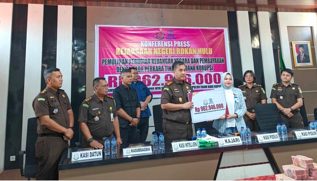 Kejari Rohul Berhasil Pulihkan Rp862 Juta dari Perkara Korupsi Dana BOS SMAN 1 Ujung Batu ‎
