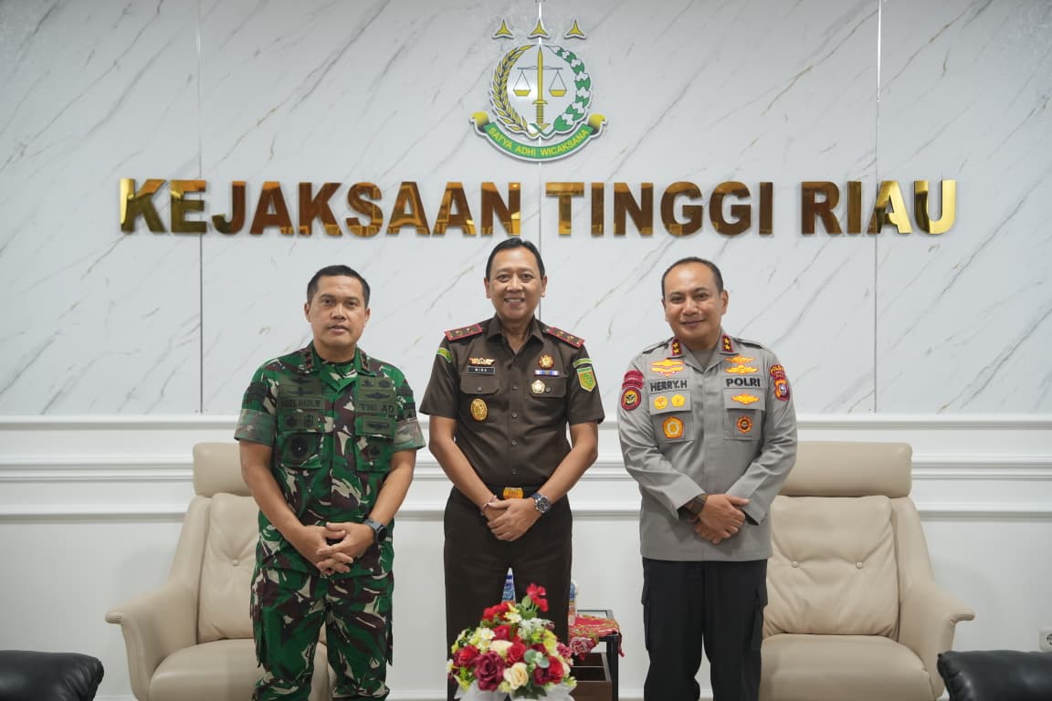Kapolda Riau dan Kajati Perkuat Sinergi Penegakan Hukum
