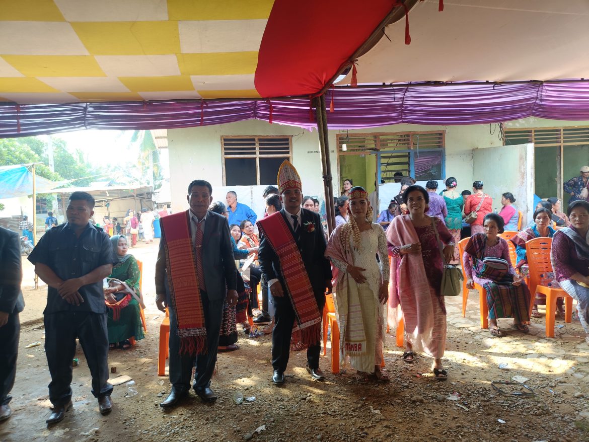Resepsi Pernikahan Hardiwan Pandiangan, S.E. dan Lusiana Novalina br. Tamba Berlangsung Khidmat dengan Adat Batak Bayar Adat Penuh