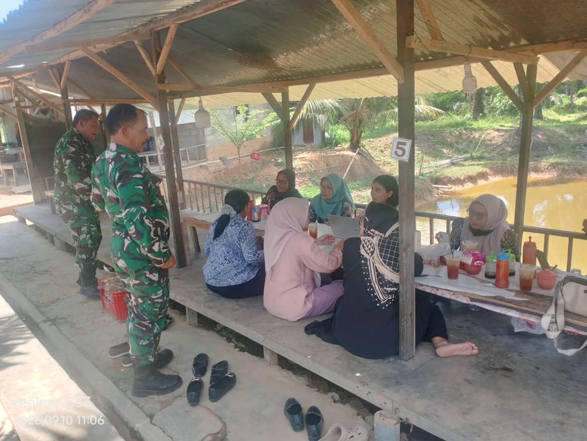 Tim Mabes TNI Laksanakan Komsos Pencegahan Karhutla Bersama Masyarakat Simpang Kanan