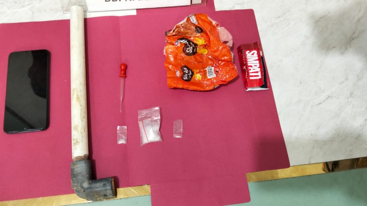 Polsek Tambusai Utara Gerebek Rumah Kontrakan, Seorang Pengedar Diamankan dengan Barang Bukti 4,16 Gram Sabu