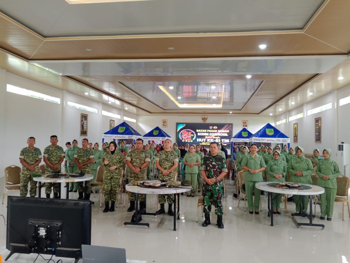 Sambut HUT ke-81 TNI, Kodim 0321/Rohil Gelar Bazar Murah, Warga Serbu Sembako Harga Terjangkau