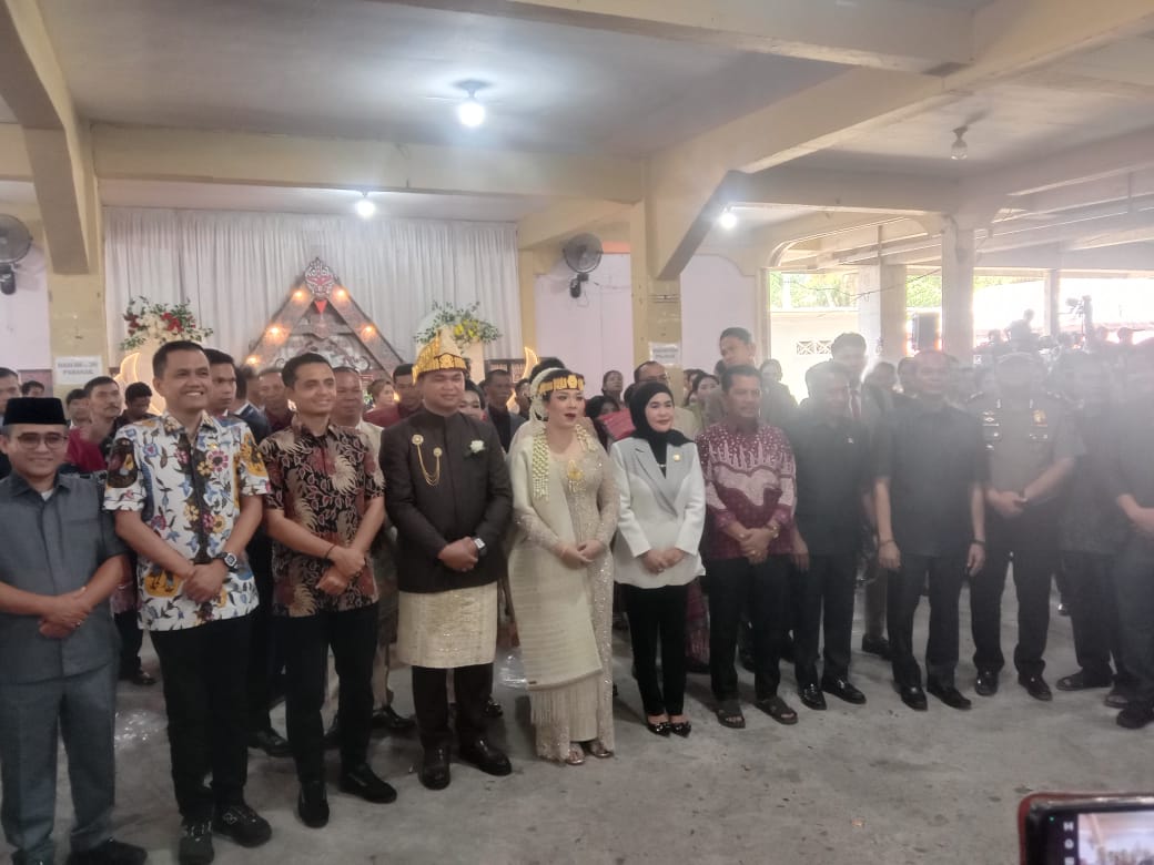 Bupati dan Wakil Bupati Rohul Jalani Sejumlah Agenda, dari Pelantikan Rektor hingga Rapat Paripurna APBD