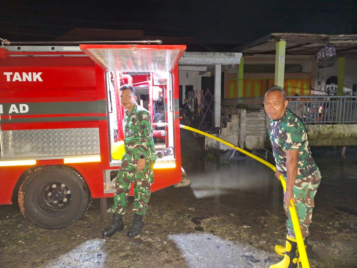 Kodim 0321/Rohil Turunkan Damkar, Bantu Jinakkan Kebakaran Kelenteng dan perumahan Warga Tionghoa di Bagansiapiapi